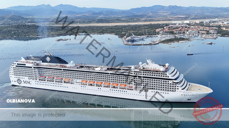 La MSC Orchestra in arrivo questa mattina all'Isola Bianca